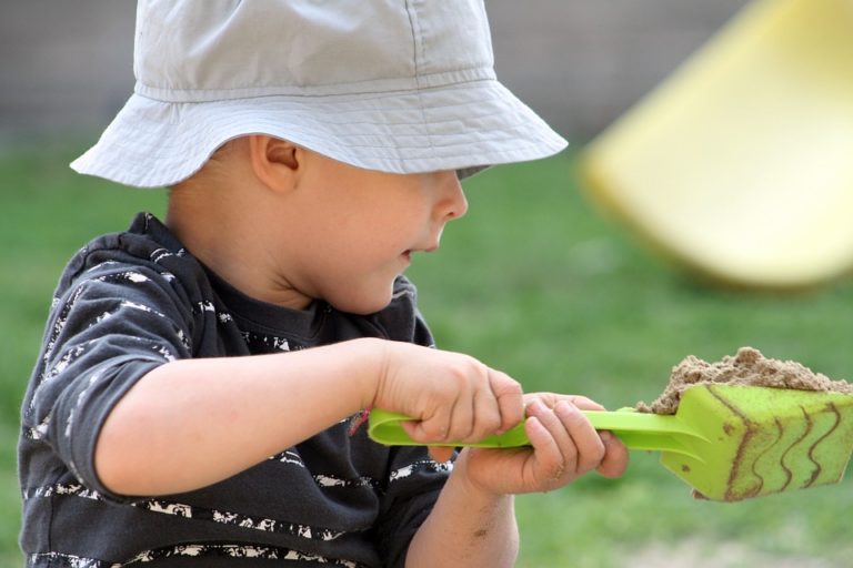 child-974947_960_720